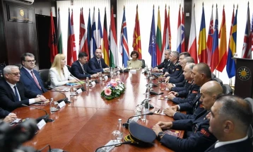 Претседателката Сиљановска Давкова во посета на Генералштабот на Армијата и Министерството за одбрана