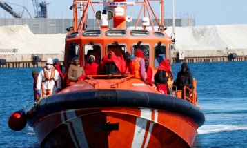 Најмалку 87 лица загинаа кога брод со мигранти потона крај Мавританија