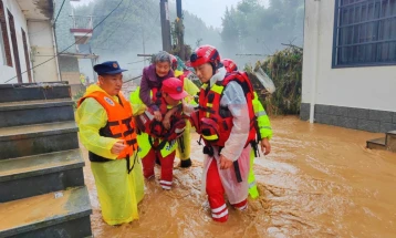 Поплави во централна Кина откако пукна брана
