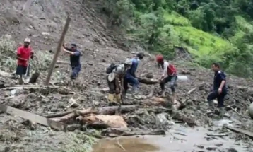 Обилните дождови предизвикаа свлечиште во Непал, загинаа најмалку 14 лица, девет се водат за исчезнати