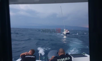 Policia e liqenit të Ohrit ka shpëtuar dy persona të mitur në ujërat e Liqenit të Ohrit