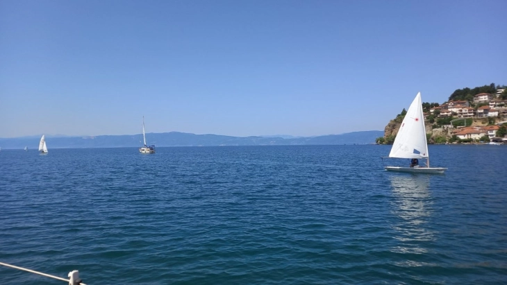 Водата на Охридско Езеро 26 степени, а на Преспанско 27,5