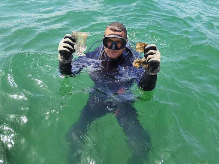 Десетици цели и фрагментирани садови откриени при подводна археологија во заливот Ченген Скеле