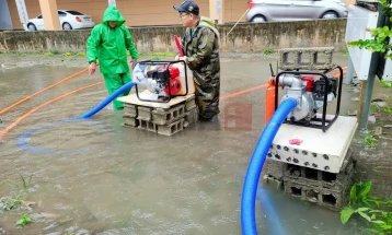 Shirat e dendur shkaktojnë përmbytje dhe rrëshqitje të dheut në Korenë e Jugut