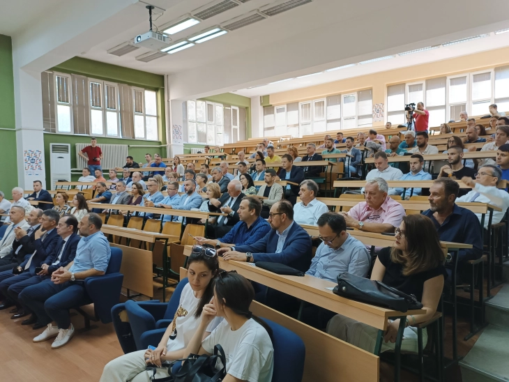 Ulet interesimi për studim në Fakultetin e Ndërtimtarisë, dekani shprehu shqetësim për të ardhmen e ndërtimtarisë dhe shtetit