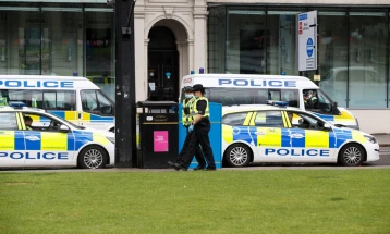 Британската полиција се уште трага по вооружен маж кој уби три жени во Лондон