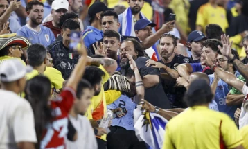 Фудбалери на Уругвај се степаа со колумбиските навивачи по полуфиналето на Копа Америка