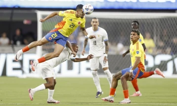 Kolumbia mundi Uruguain dhe kalon në finalen e Kopa Amerika