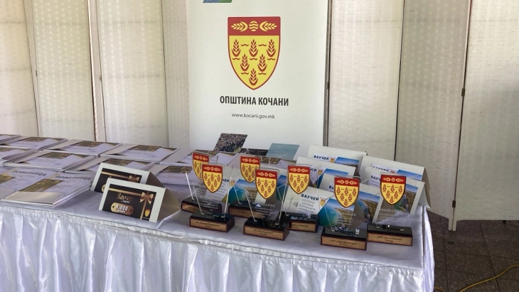 Општина Кочани додели награди за најдобрите ученици во изминатата учебна година