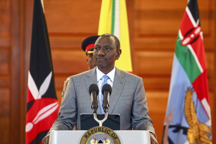 Кенискиот претседател ја распушти владата по неколкунеделни протести