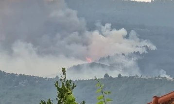 Голем пожар на планината Огражден, наближува кон границата со Бугарија