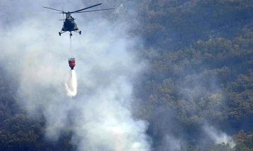 ЦУК: Армискиот хеликоптер почна со гасење на пожарот на планината Серта,  на локацијата се вклучени повеќе луѓе