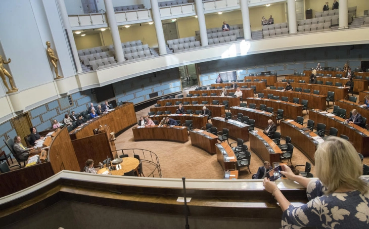 Парламентот на Финска го усвои Законот за враќање мигранти од трети земји од нејзината граница со Русија