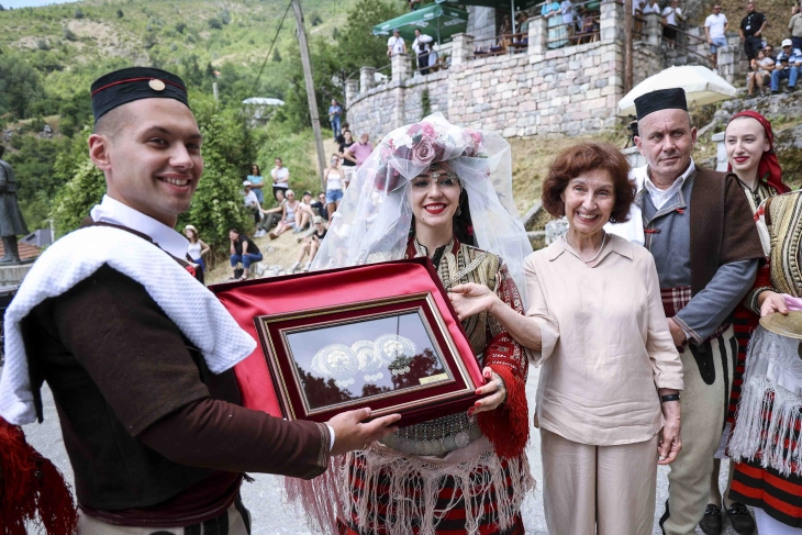 Претседателката Сиљановска Давкова на „Галичка свадба 2024“