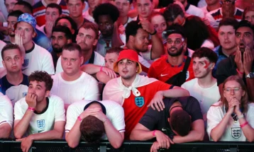 Тројца навивачи на Англија добија отказ на работа поради нивното заминување на финалето на ЕП 2024