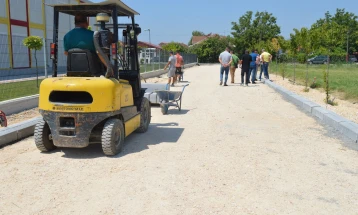 Изградба на нова улица и пешачка патека покрај новото училиште во општина Илинден