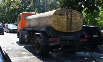 Општина Кисела Вода: Улиците во општината се перат со цистерни