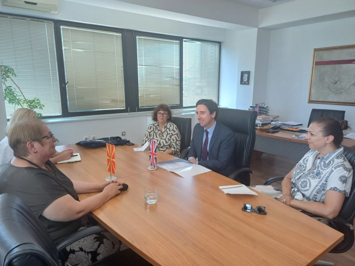 Education Minister Janevska meets British Ambassador Lawson 