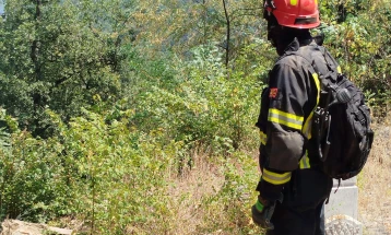 Пожарот на планината Огражден со гасне со помош на српски и турски хеликоптери