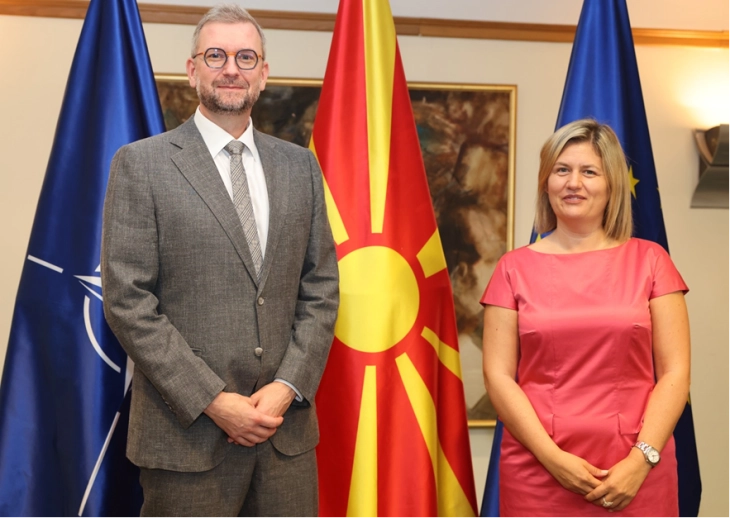 Министерката Божиновска се сретна со Бјорн Габриел од Европската инвестициска банка