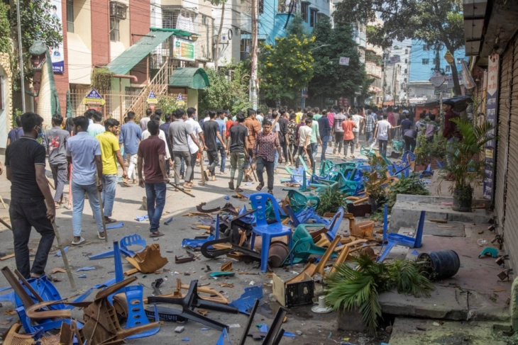 Властите во Бангладеш ги затворија универзитетите по протестите во кои загинаа шест лица