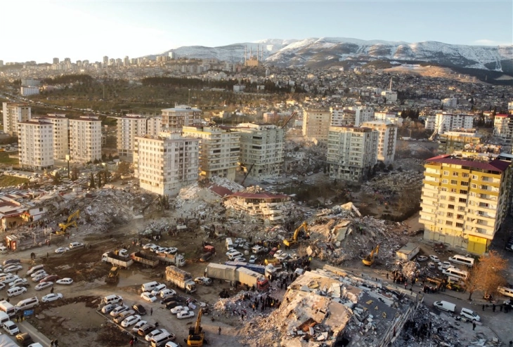 Државни службеници во Турција под истрага, спротивно на пропис за надзор на градба предизвикале повреди и смрт на луѓе во земјотресите во Кахранмараш