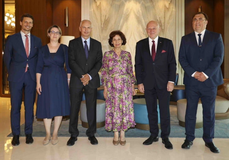 Средба на претседателката Сиљановска Давкова со амбасадорите на земјите од Вишеградската група
