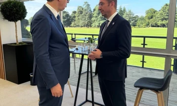 Në Londër takim i kryeministrit Mickoski me presidentin serb, Vuçiq