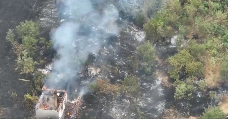 Изгаснат пожар меѓу струмичките села Водоча и Вељуса, огнот зафатил и неколку викендички