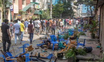 Në Bangladesh vazhdojnë protestat e studentëve, ndërpriten telekomunikimet