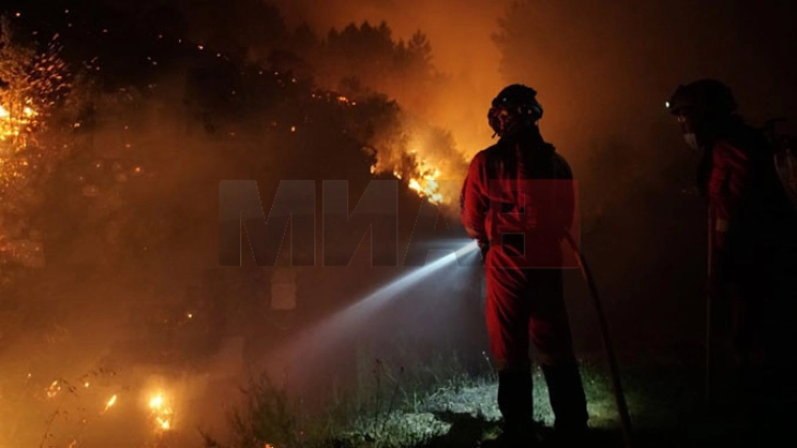 Katër depo industriale u dogjën nga zjarri në Spanjë, nuk ka të lënduar