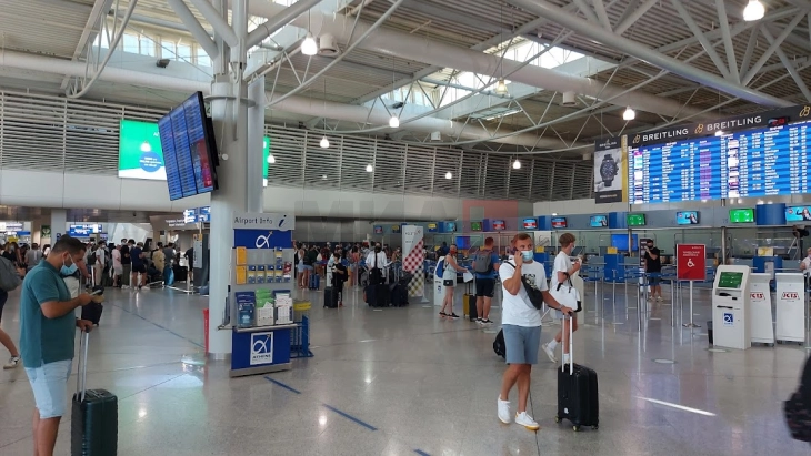 Авиосообраќајот на атинскиот аеродром засега се одвива без проблеми