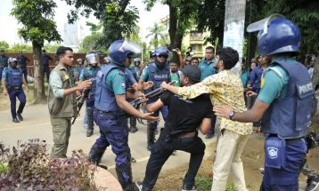 Демонстрантите зазедоа затвор во Бангладеш и ослободија стотици затвореници