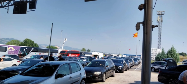 Sixty minutes' wait to enter and exit via Tabanovce, Bogorodica border crossings