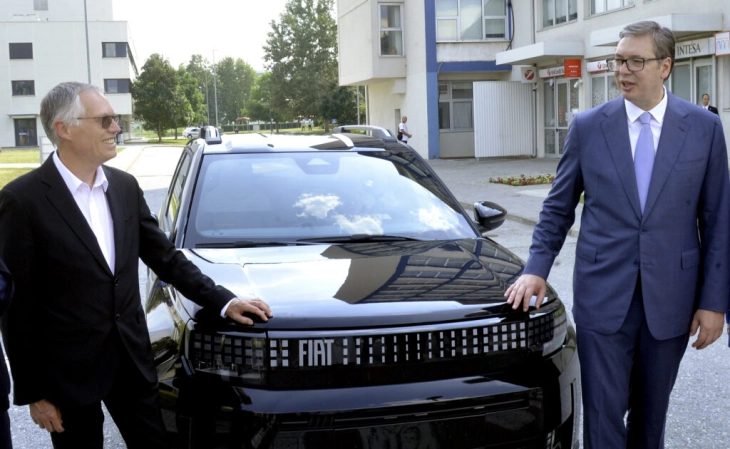 Вучиќ во Крагуевац: Започна пробното производство на електричниот автомобил „Fiat grande panda“