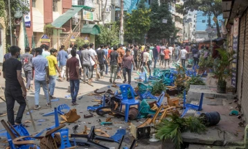 Numri i të arrestuarve në protestat në Bangladesh u rrit në gati 1.200