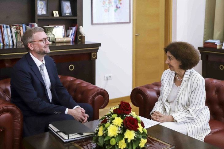 President Siljanovska-Davkova meets EIB representative Gabriel