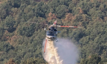 Полициските хеликоптери исфрлиле над 148 тони вода врз пожарите кај Старо Нагоричане и Брезница