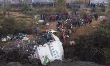 Во Непал се урна авион при полетувањето