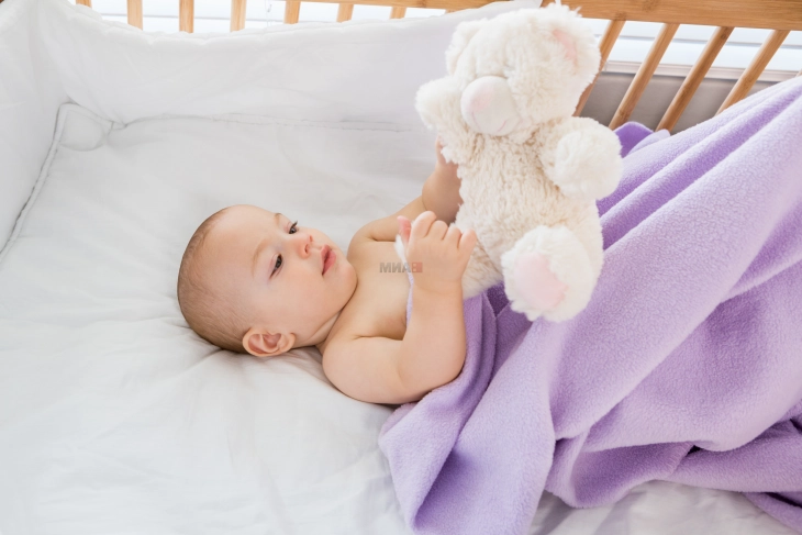 До која возраст бебето треба да спие со родителите?