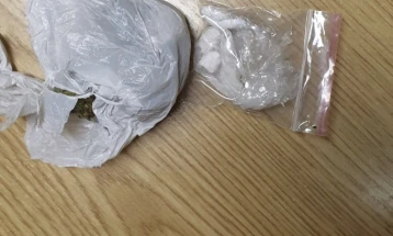 Претреси во Штип, пронајдена дрога, приведени двајца дилери
