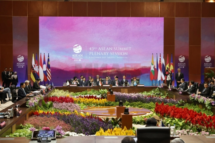 Министрите за надворешни работи на АСЕАН на средба во Лаос за да бараат решавање на кризата во Мјанмар и тензиите во Јужното Кинеско Море