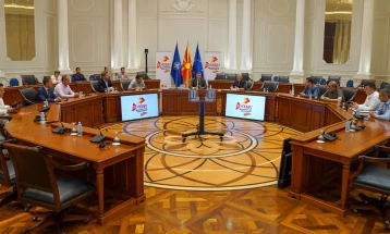 Средба на министерот Перински со градоначалниците од Полошкиот плански регион 
