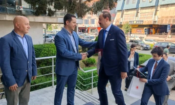 Турскиот амбасадор Фатих Улусој во работна посета на Гостивар
