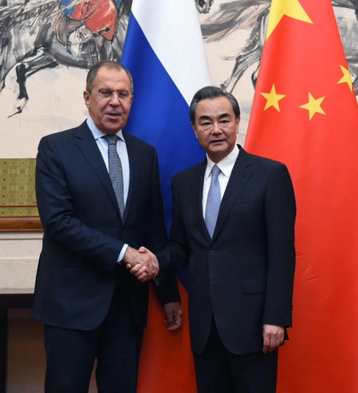 Ванг: Кина и Русија ќе работат на мирот во Источна Азија