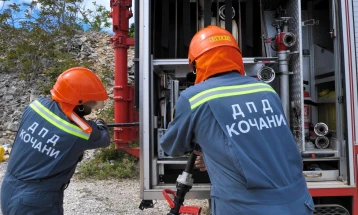 Амбасадата на Германија донира опрема за комуникација на пожарникарите волонтери во Кочани