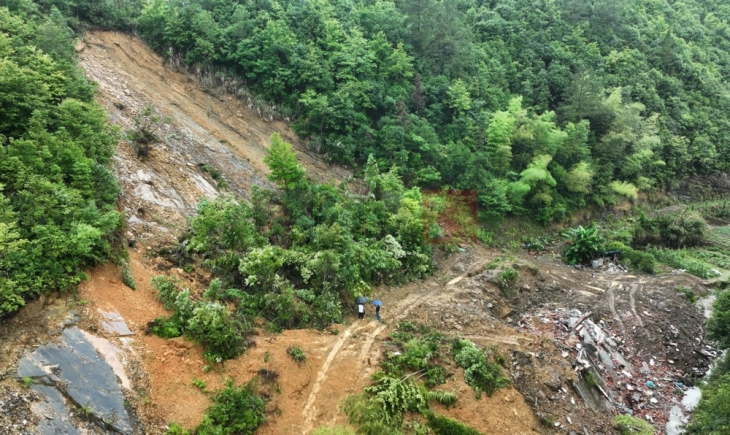 Бројот на загинати од лизгање на земјиштето во Југоисточна Кина се искачи на 15