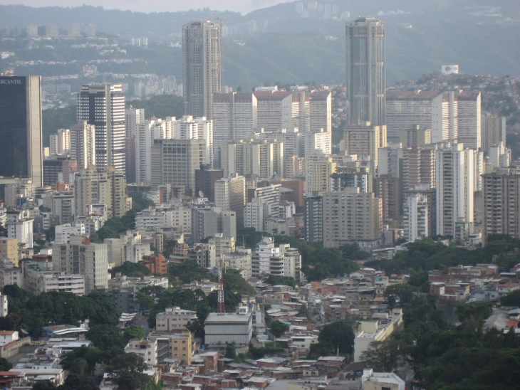 Протести во делови од Каракас по прогласувањето на изборната победа на Мадуро
