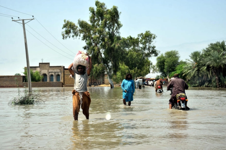 Најмалку 14 лица загинаа во поплавите во Пакистан