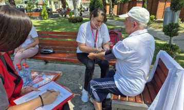 Мобилни тимови на Црвен крст Крива Паланка помагаат во превенција од топлотниот бран